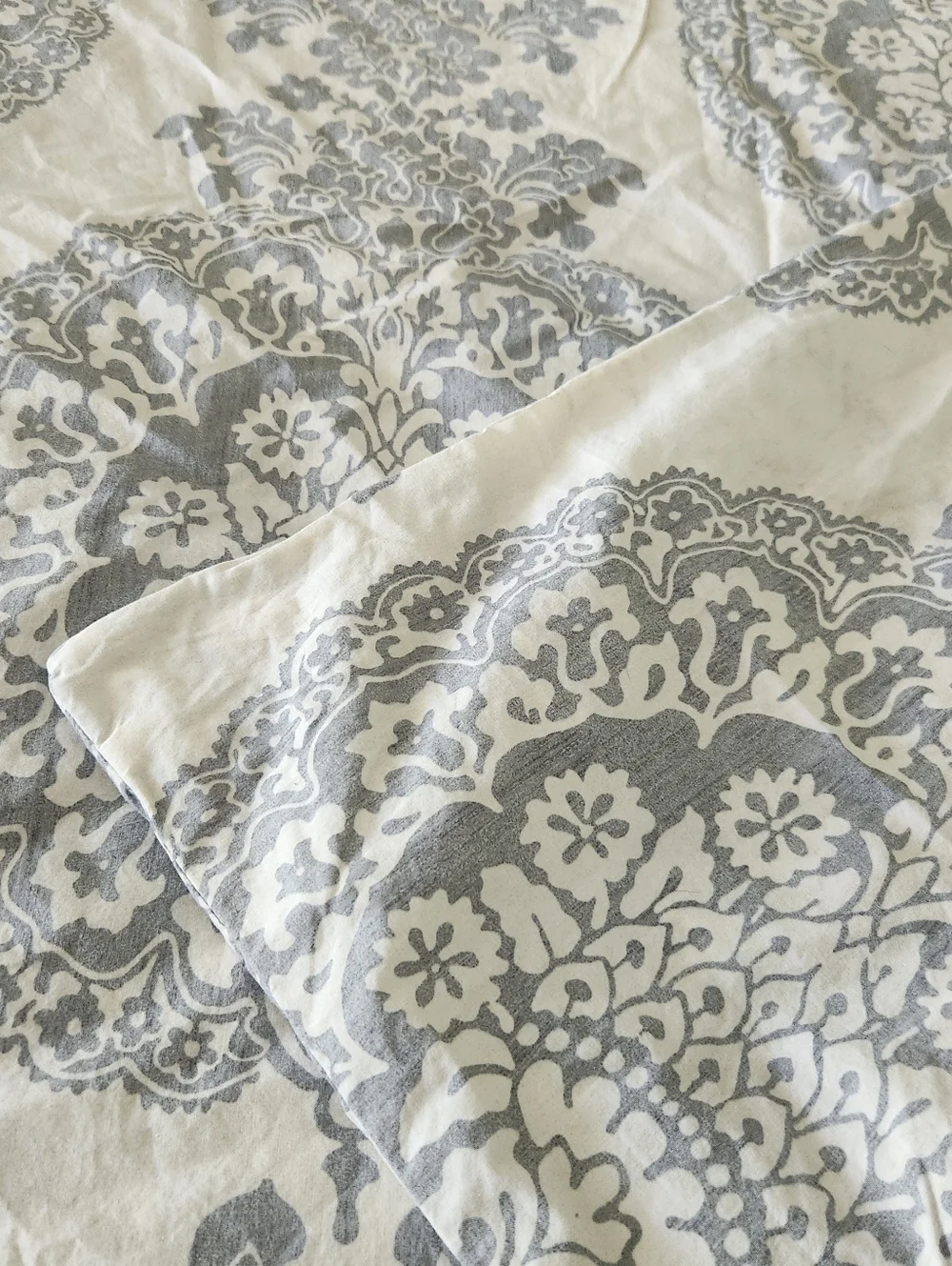 POTTERY BARN Lucianna Medallion Duvet Cover Full Queen Gray Cream Home Bedding